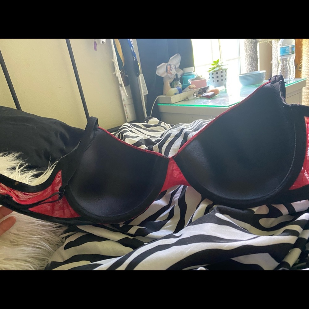 2 Bras - Picture 2 of 7